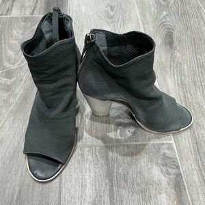 Dolce Vita Harem perforated peep toe bootie- 61/2